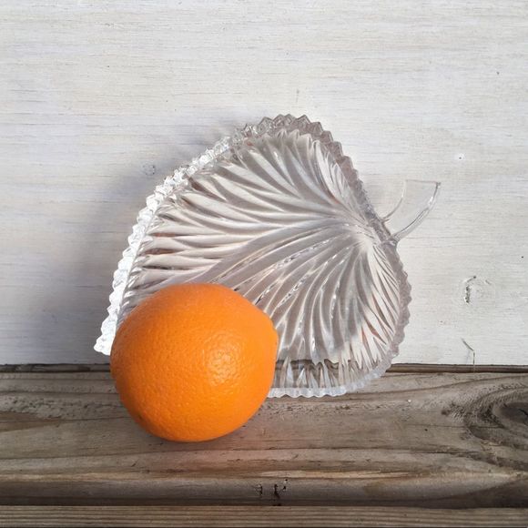 Vintage | Pressed Glass Leaf Trinket Dish - Picture 3 of 6